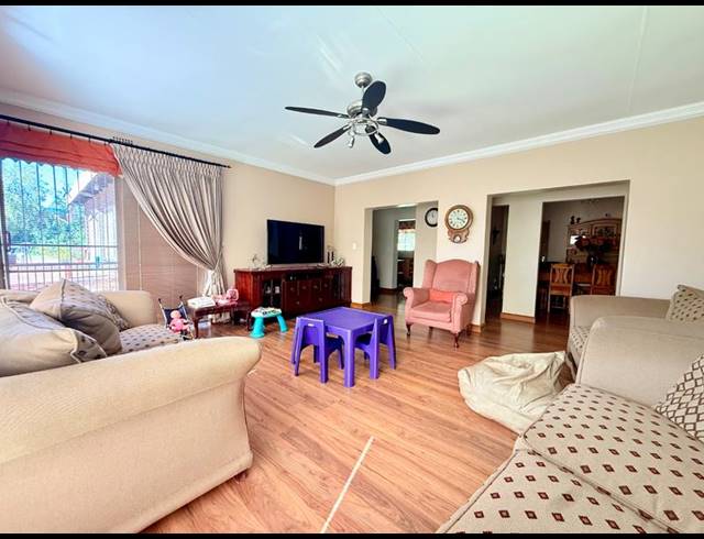 3 BEDROOM HOUSE FOR SALE IN FLORA GARDENS